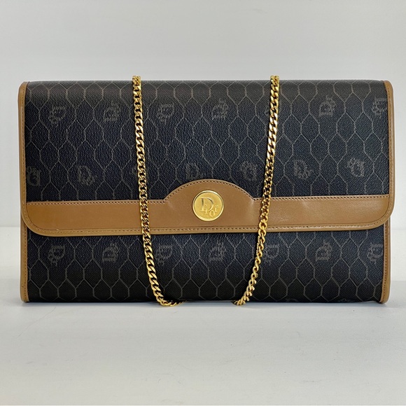 Like this post to be notified when I’m live! 💕🫶🏻 - Picture 10 of 12